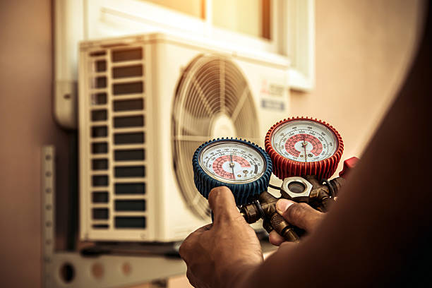 Professional Hvac Installation technician working in Collinsville, IL